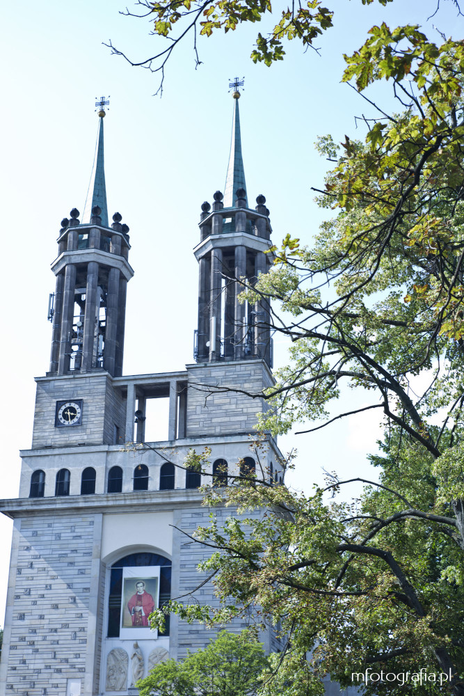 fotogrfia wież kościoła